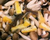 コリコリ食感！しめじと蒟蒻の味噌汁作り方2写真
