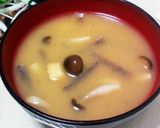 コリコリ食感！しめじと蒟蒻の味噌汁作り方3写真