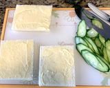 簡単★オムレツときゅうりのサンドイッチ作り方1写真
