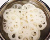 豚バラとれんこんの炒め物作り方2写真