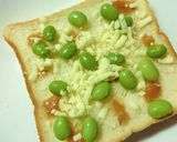 ココナッツ香る❀蜂蜜梅×枝豆の和トースト作り方3写真