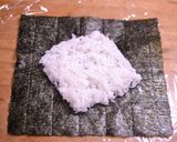 鶏そぼろでおにぎらず作り方2写真