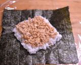 鶏そぼろでおにぎらず作り方3写真
