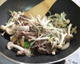 薄切り牛肉ときのこの味噌炒め作り方4写真