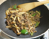 薄切り牛肉ときのこの味噌炒め作り方5写真