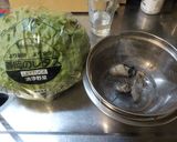 牡蠣甘煮流用・2日目簡単炒めのレタス乗せ作り方1写真