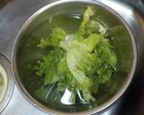 牡蠣甘煮流用・2日目簡単炒めのレタス乗せ作り方3写真