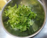 牡蠣甘煮流用・2日目簡単炒めのレタス乗せ作り方4写真