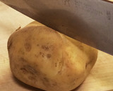 レンジで簡単！つるんとジャガイモ皮むき作り方1写真