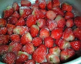 ちょっぴり大人のいちごソース★芳醇仕立て作り方1写真