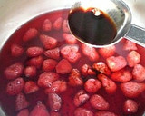 ちょっぴり大人のいちごソース★芳醇仕立て作り方3写真