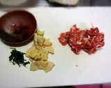 簡単！豚肉と筍のおかか梅炒め、大葉のせ作り方1写真