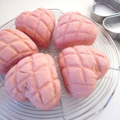 ハートのいちごメロンパン by かっぱ橋浅井商店 【クックパッド