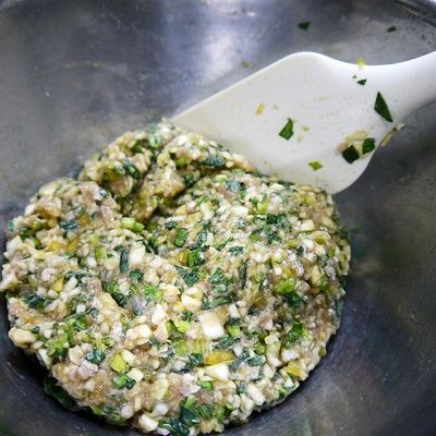 ヘルシーほうれん草餃子】国産鶏肉＆自家栽培ほうれん草たっぷり