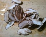 簡単！もやしとニラ　カニカマの中華スープ作り方1写真