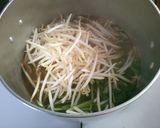 簡単！もやしとニラ　カニカマの中華スープ作り方4写真