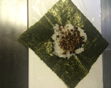 たまごと鶏そぼろのおにぎらず作り方4写真