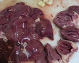 鶏レバーとゴボウのニンニク炒め作り方1写真