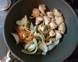 香味野菜オイル漬けで柔らか鶏胸肉のソテー作り方5写真