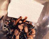 ひじき煮リメイク！巾着の煮浸し☆作り方1写真