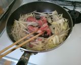 ランチに簡単♪ 肉盛り スタミナ焼きそば作り方2写真