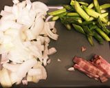 新玉ねぎとアスパラのバター醤油炒め作り方1写真