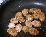 お弁当のおかず！魚肉ソーセージの甘辛焼き作り方3写真