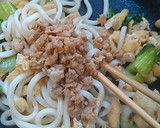 冷蔵庫の残り物で 油揚げ温玉焼きうどん作り方5写真