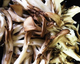 タケノコとマイタケの中華醤油炒め作り方2写真