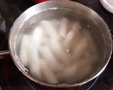 手軽なオヤツ☆韓国トックの胡麻蜂蜜和え作り方1写真