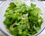 簡単！レタスの硬い外葉☆舞茸ベーコン炒め作り方1写真