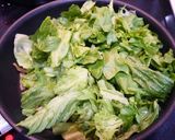 簡単！レタスの硬い外葉☆舞茸ベーコン炒め作り方3写真