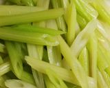 簡単♪シャキシャキふきの炒め物作り方1写真