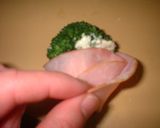 お弁当♪ハムに巻かれたブロッコリー＾＾作り方2写真