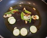 ホタルイカと彩り野菜のペペロンチーノ作り方3写真