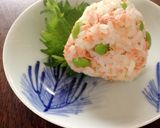 鮭フレークと白ごまと枝豆のおにぎり作り方3写真