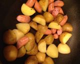 新ジャガとウィンナーのカレーケチャ炒め作り方3写真