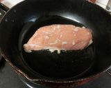 簡単鶏むね肉のプルーン煮♡春キャベツ添え作り方1写真