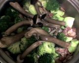 ブロッコリーとベーコンとしめじ炒め作り方3写真