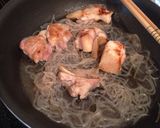鶏ときのこの味噌汁（蒟蒻とごぼう、水菜）作り方2写真