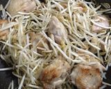 鶏肉ともやしの大葉梅炒め作り方2写真