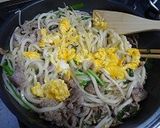 豚肉とニラもやしの玉子炒めうどん作り方6写真