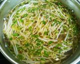 大根葉っぱ育てて♡ラーメン風もやしスープ作り方4写真