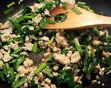 春雨の♪にら入り鶏そぼろ作り方1写真
