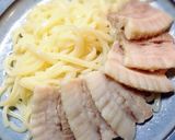 ゆで豚ニラ麺つゆ漬けのっけ！冷やしうどん作り方3写真