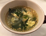 鶏ガラの素で 美味しい 卵 ワカメスープ作り方4写真