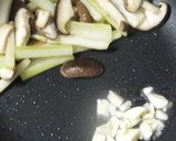 イカと生しいたけとセロリのナンプラー炒め作り方7写真