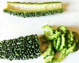 夏にさっぱり　ゴーヤのかつお梅和え作り方1写真