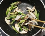 焼肉タレで☆アスパラと牛肉のタレマヨ炒め作り方5写真
