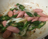 オクラと魚肉ソーセージの梅炒め作り方4写真